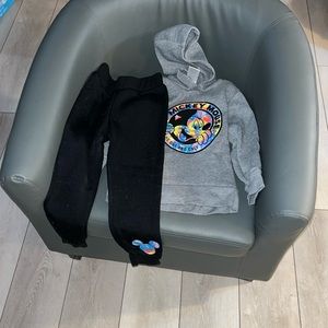 Mickey Mouse boys 4T sweatsuit